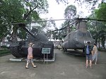 ベトナム戦争で使われた米軍の戦車や戦闘機が展示された博物館の前庭