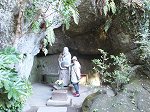 江ノ島鎌倉七福神の一である布袋の石像をまつる洞窟